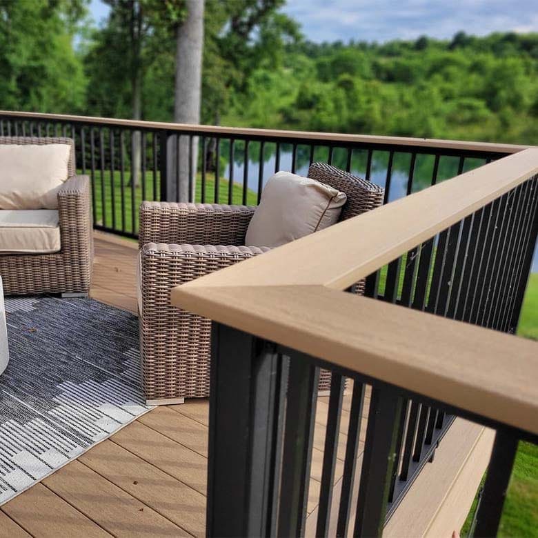Squale Railing Keylink Chesapeake Series Square Baluster Railing – INSO Supply