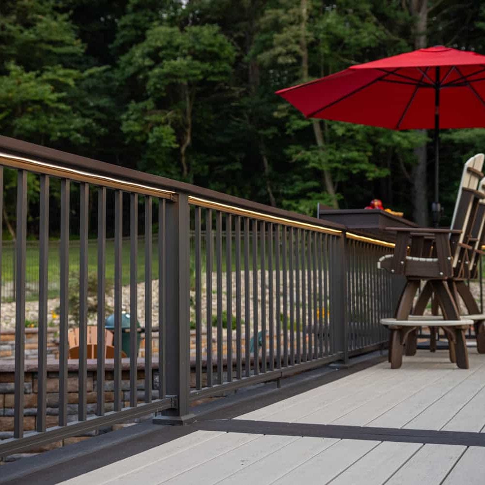 Keylink Chesapeake Series Square Baluster Railing – INSO Supply